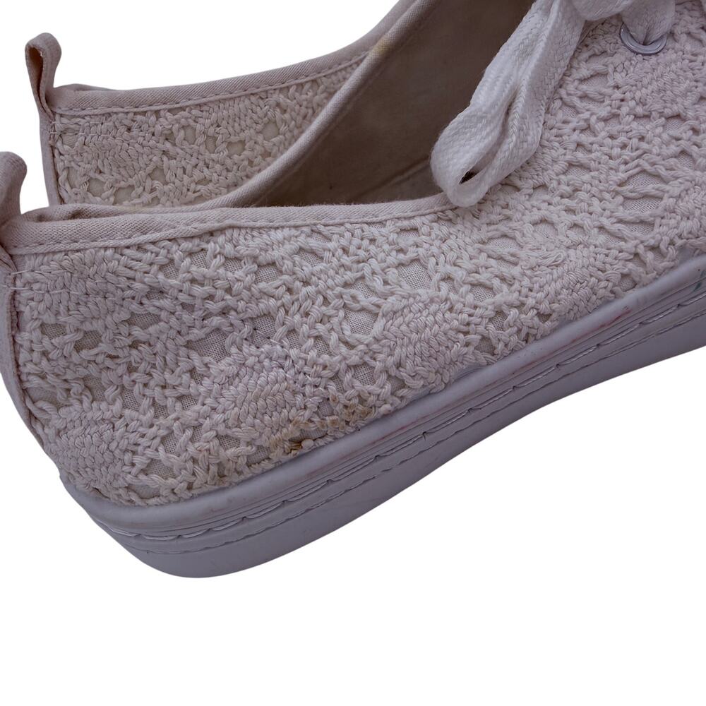 Maurices Women's White Lace Crochet Low Top Sneakers Shoes NWT Size 9 - Picture 2 of 9